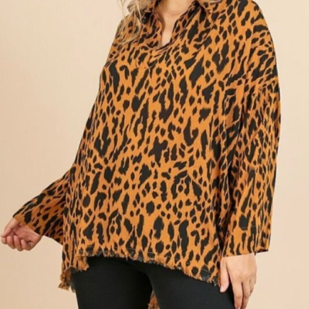 Umgee Camel Animal Print Tunic Top with Frayed Hem Oversize Women’s Small Blouse
